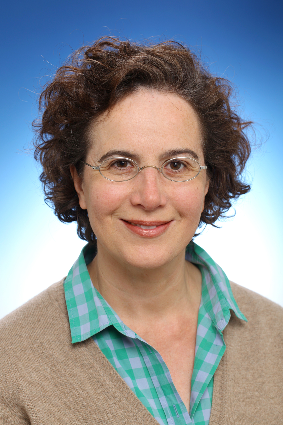 Dr. Carola Strobel. Dr. Carola Strobel.